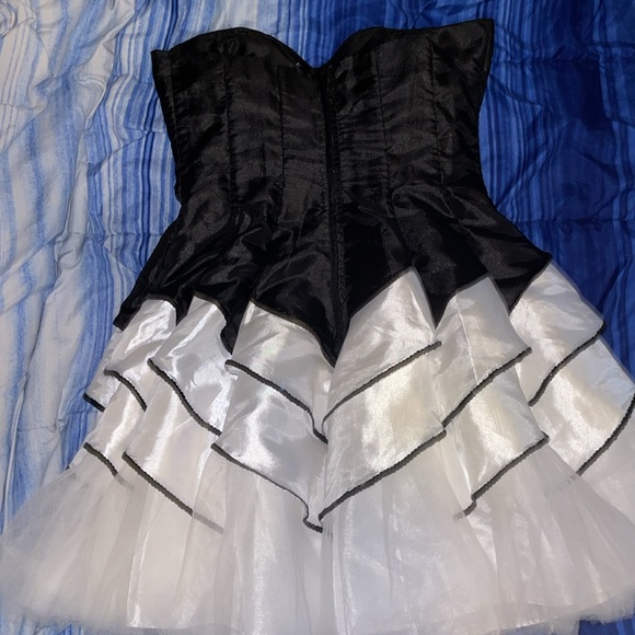 Mini Black and white Prom/Event Dress with Rhinestones - Picture 2 of 2